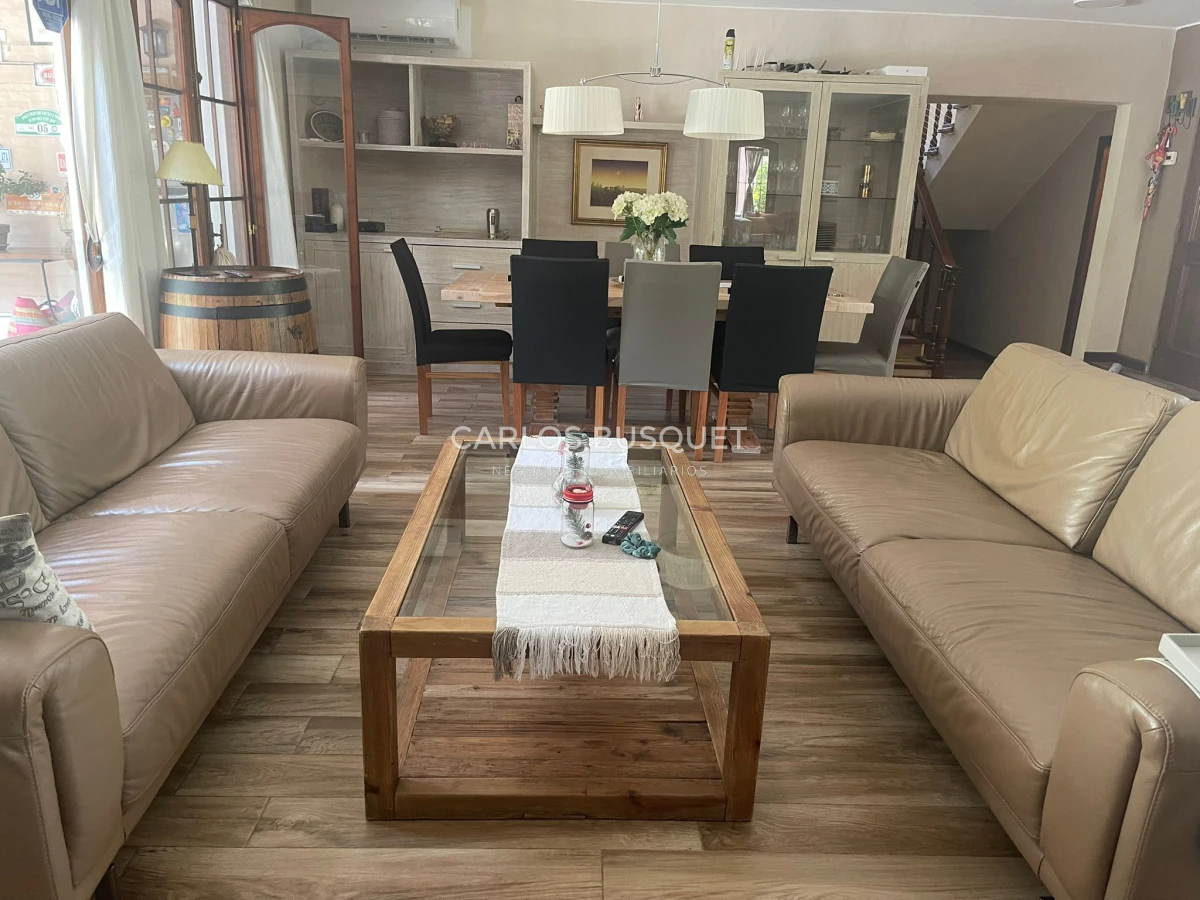 Casa ID.885 - Casa en venta de 4 dormitorios en playa Mansa
