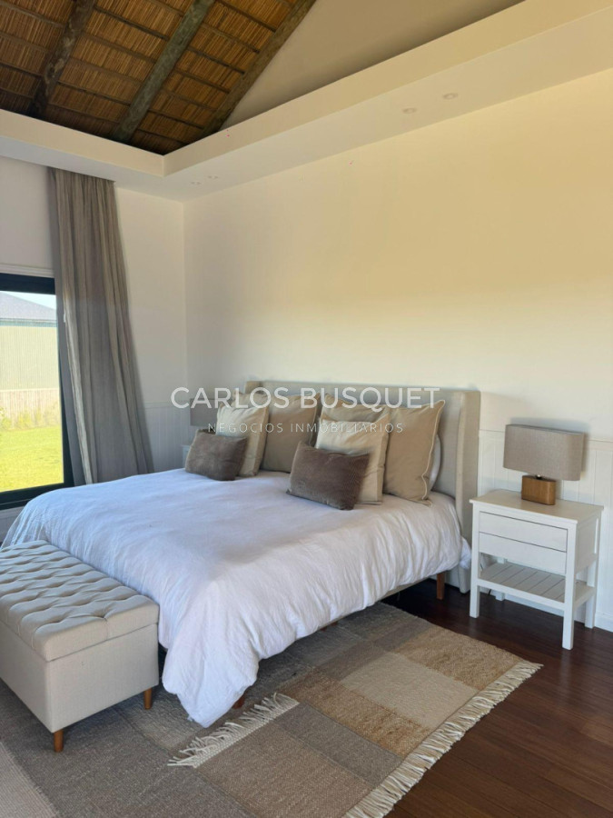 Casa ID.1646 - Venta casa de 4 dormitorios y servicio en Puerto Quetzal, La Barra