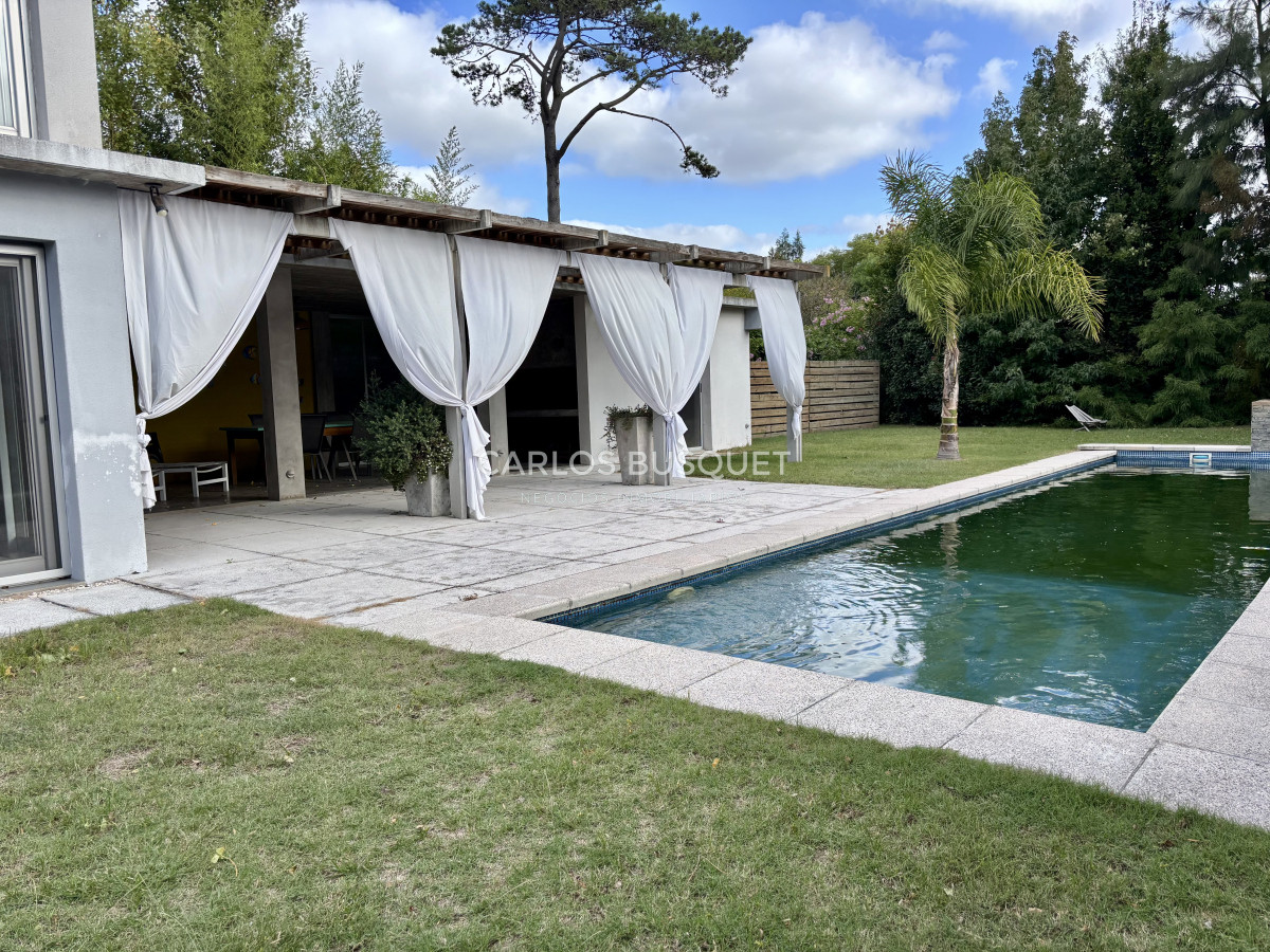 Casa ID.994 - Casa en venta de 4 dormitorios, en La Residence, Punta del Este