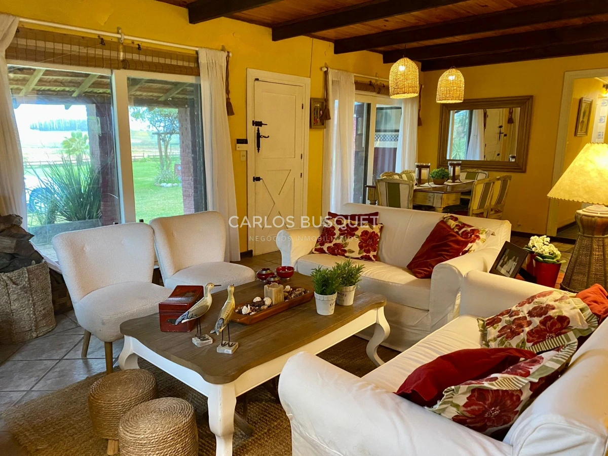 Casa ID.399 - Venta Chacra de 5 hectáreas con casa de 6 dormitorios, en Camino Medellin
