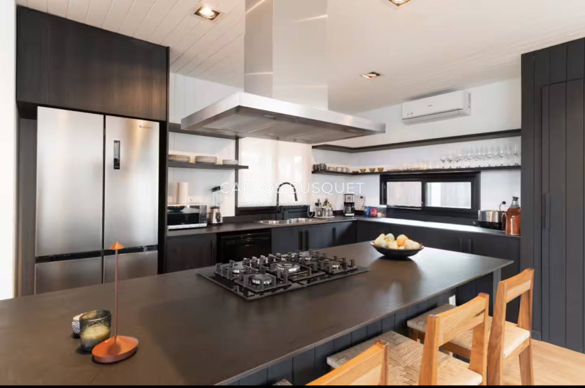 Casa ID.1366 - Casa en venta de 3 dormitorios en suite en La Juanita