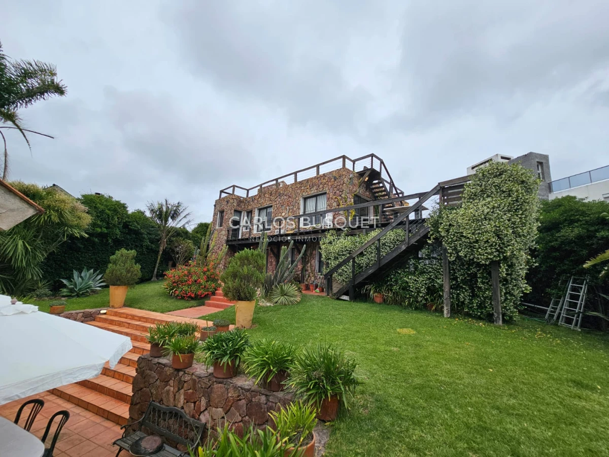 Casa ID.789 - Alquiler temporada casa de 5 dormitorios en playa Mansa.