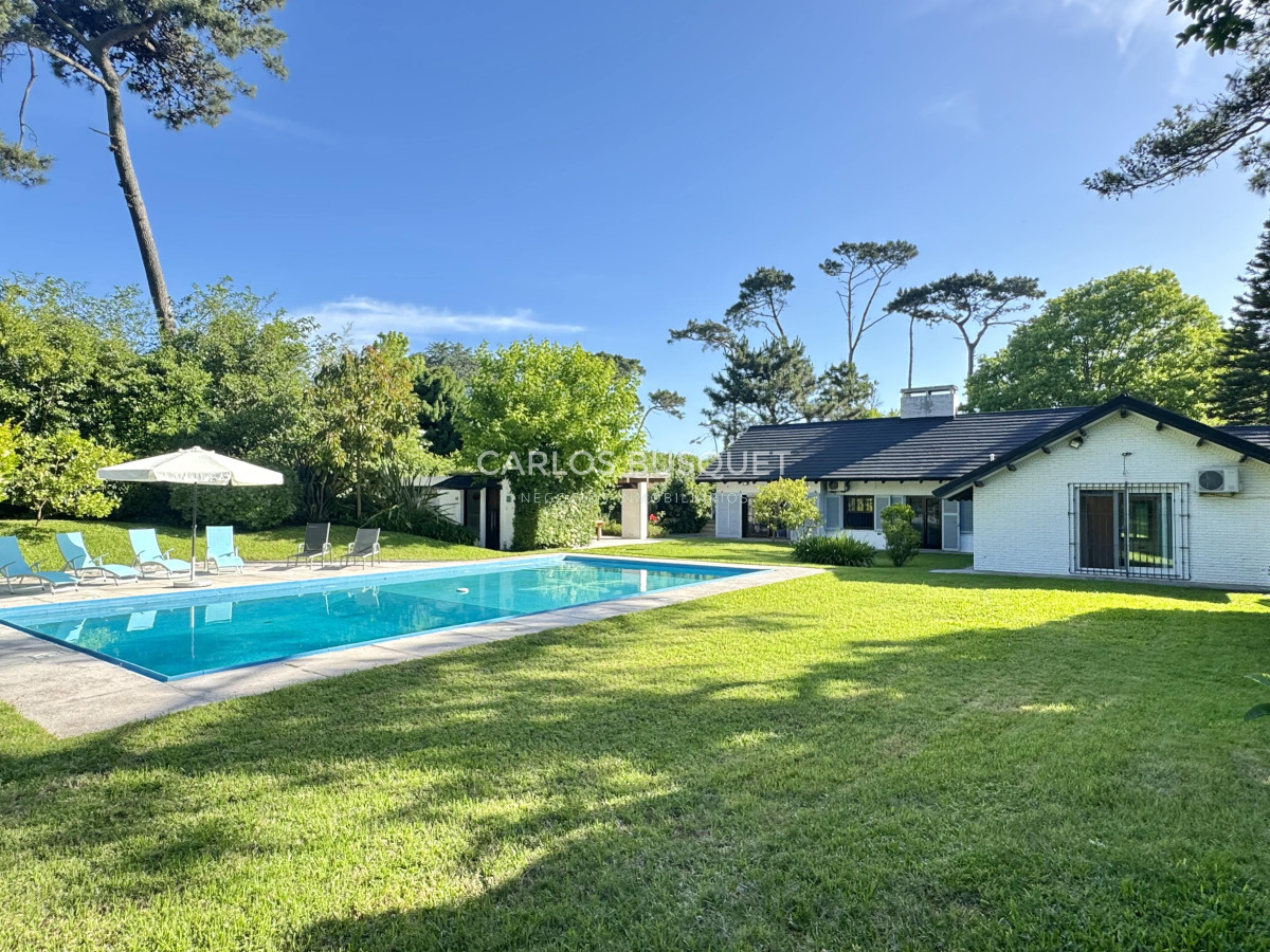 Casa ID.753 - Casa en venta de 6 dormitorios en Playa Mansa