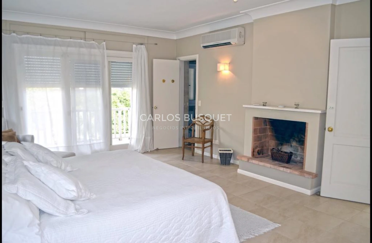Casa ID.384 - Casa en alquiler temporal, de 6 dormitorios, en Playa  Barava