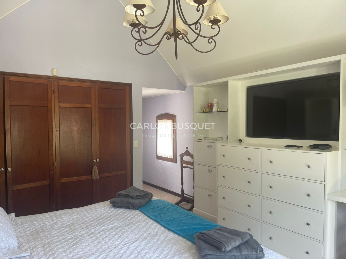 Casa ID.885 - Hermosa casa ubicada en Playa Mansa Punta Del Este