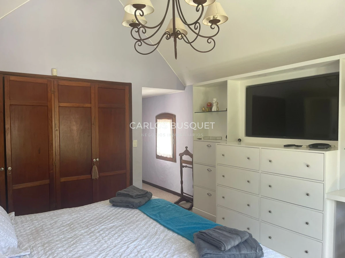 Casa ID.885 - Casa en venta de 4 dormitorios en playa Mansa