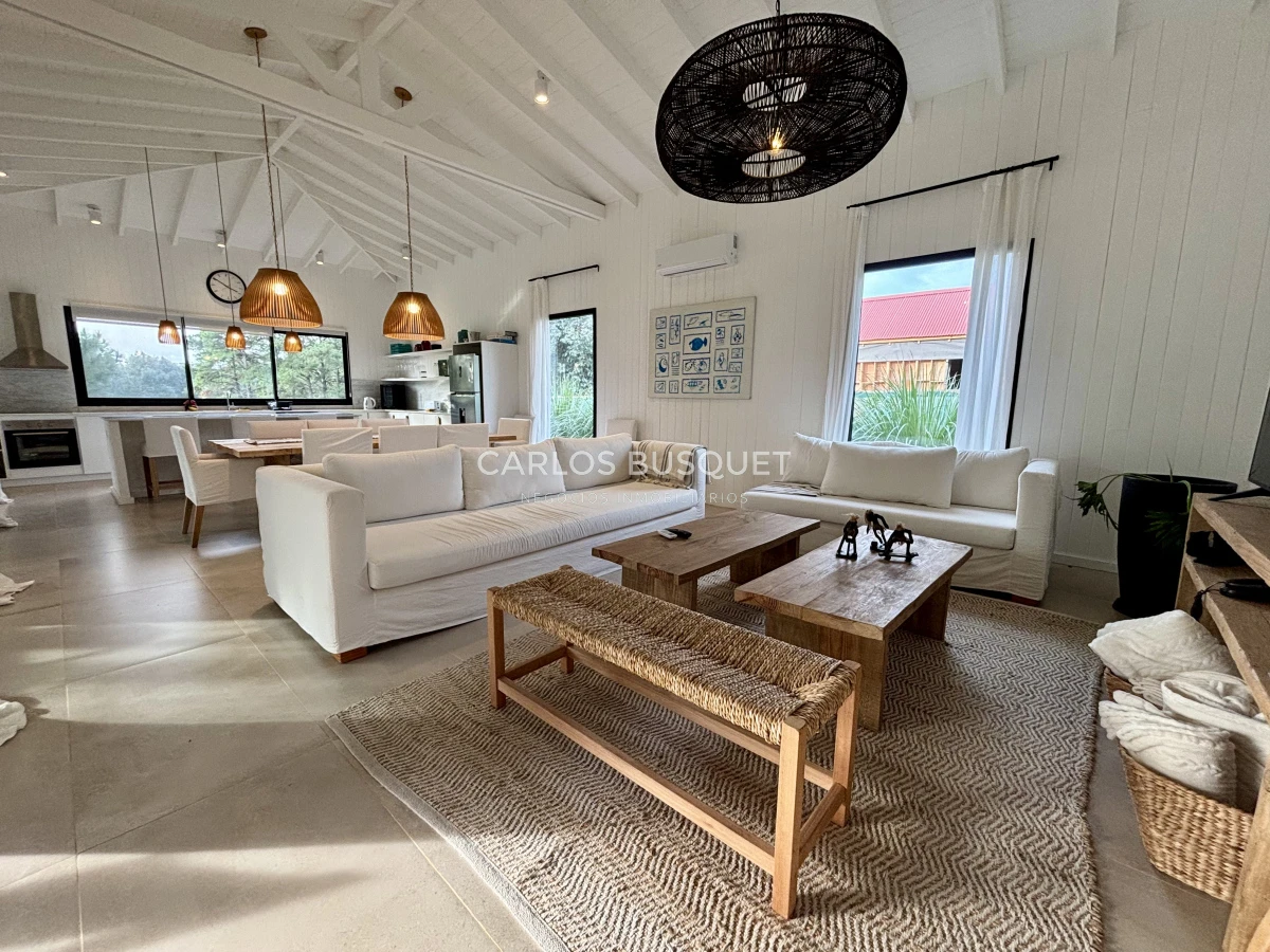 Casa ID.1094 - Casa en venta de 4 dormitorios en la Barra, Barrio Don Miguel 