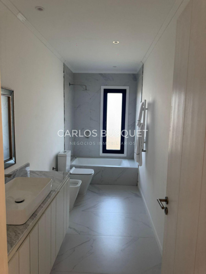 Casa ID.1646 - Venta casa de 4 dormitorios y servicio en Puerto Quetzal, La Barra