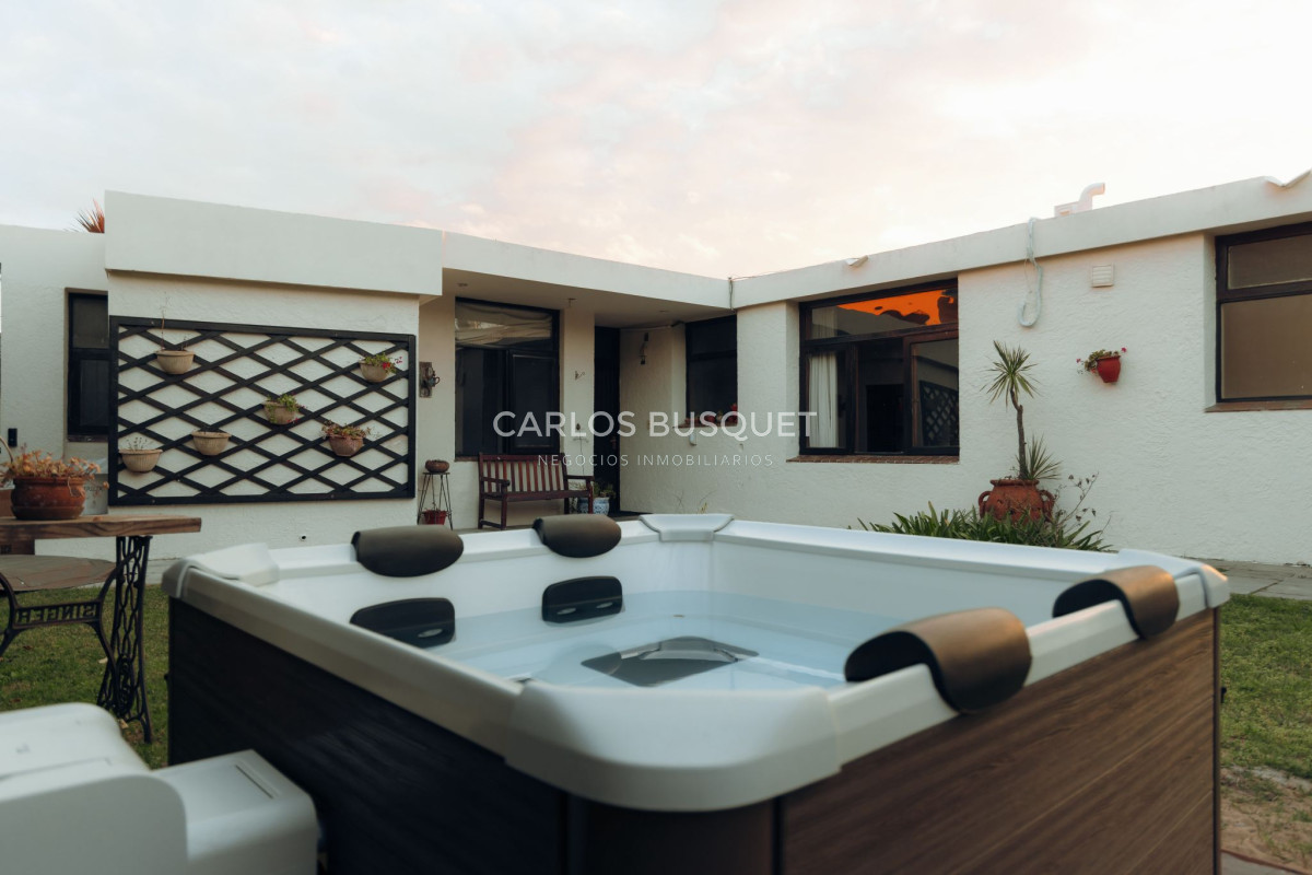 Casa ID.1400 - Hermosa casa en alquiler temporal playa mansa 4 dormitorios