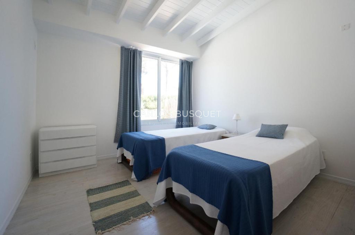 Casa ID.345 - Moderna casa en venta zona Rincon del Indio