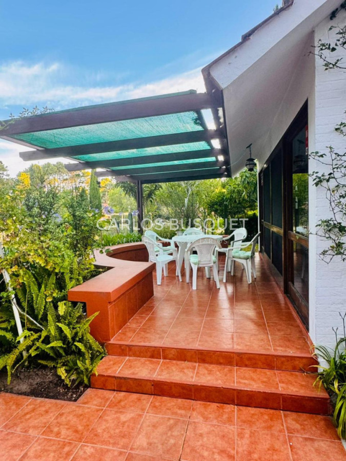 Casa ID.1513 - Gran casa en venta en zona comercial de Lugano San Rafael
