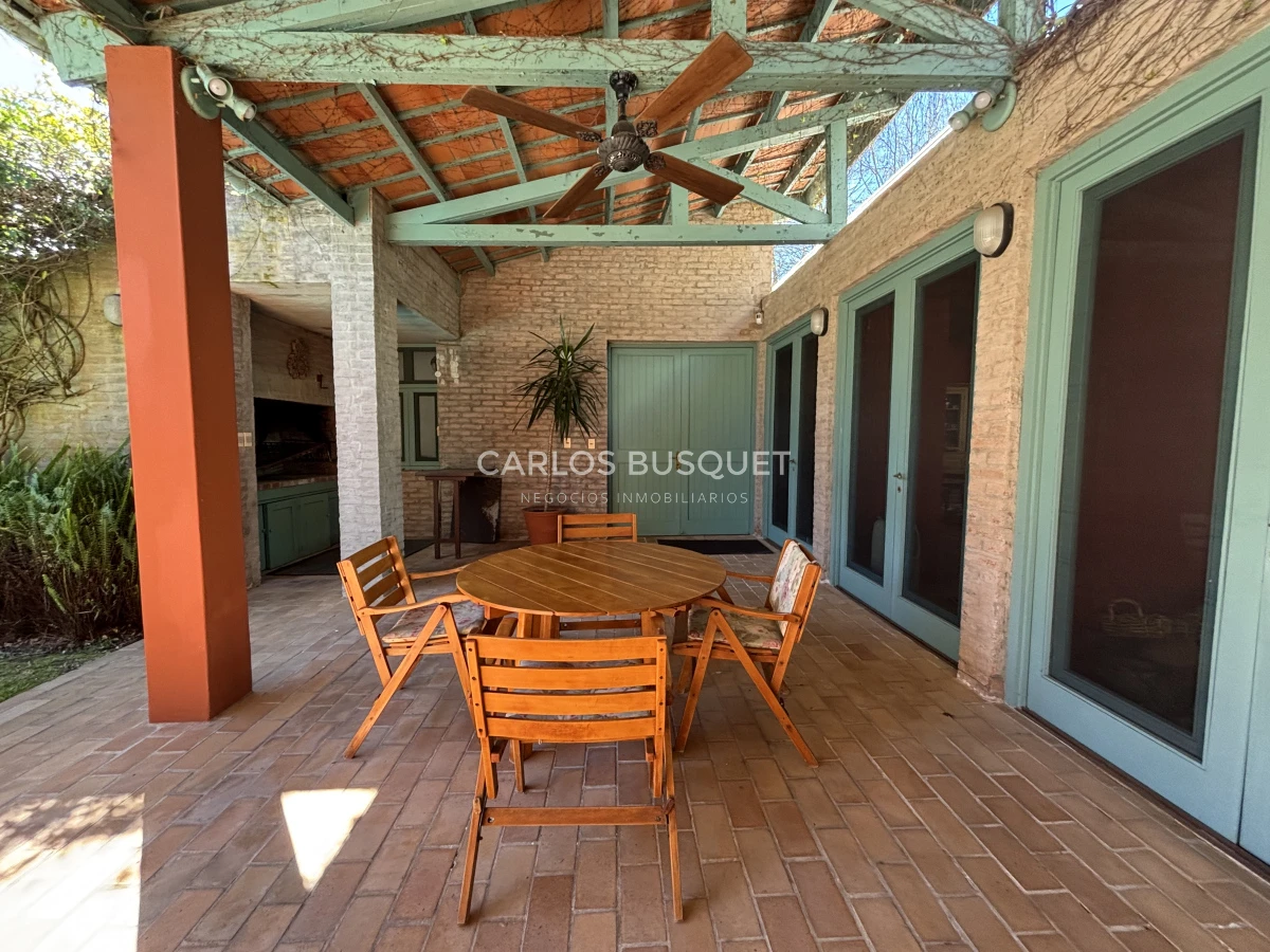 Casa ID.1311 - Venta casa de 5 dormitorios en barrio Golf, Punta del Este
