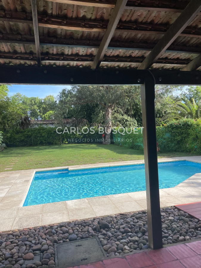 Casa ID.1262 - Casa en alquiler de temporada en barrio Lugano Punta del este 3 dormitorios con piscina