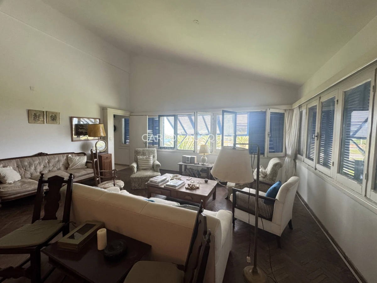 Casa ID.1790 - Casa en venta frente al mar playa Brava