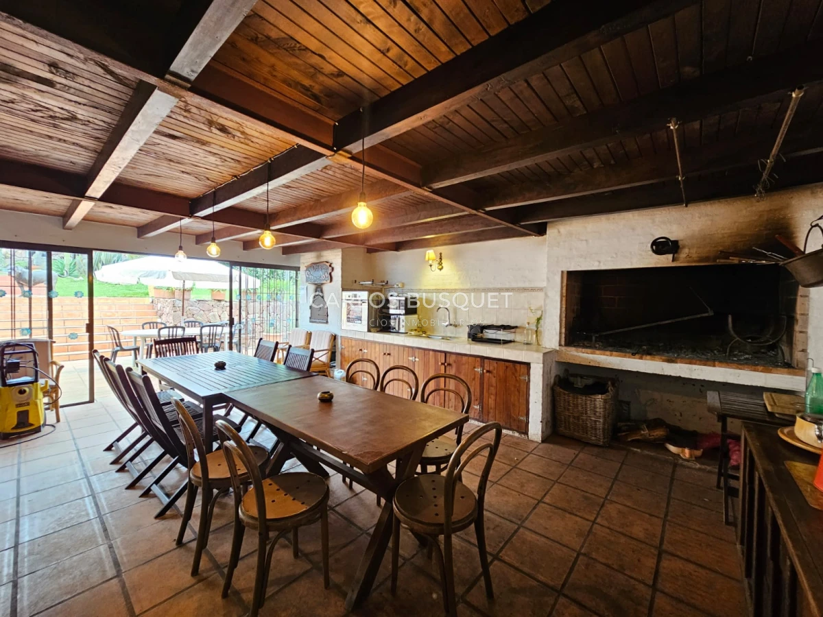 Casa ID.789 - Alquiler temporada casa de 5 dormitorios en playa Mansa.