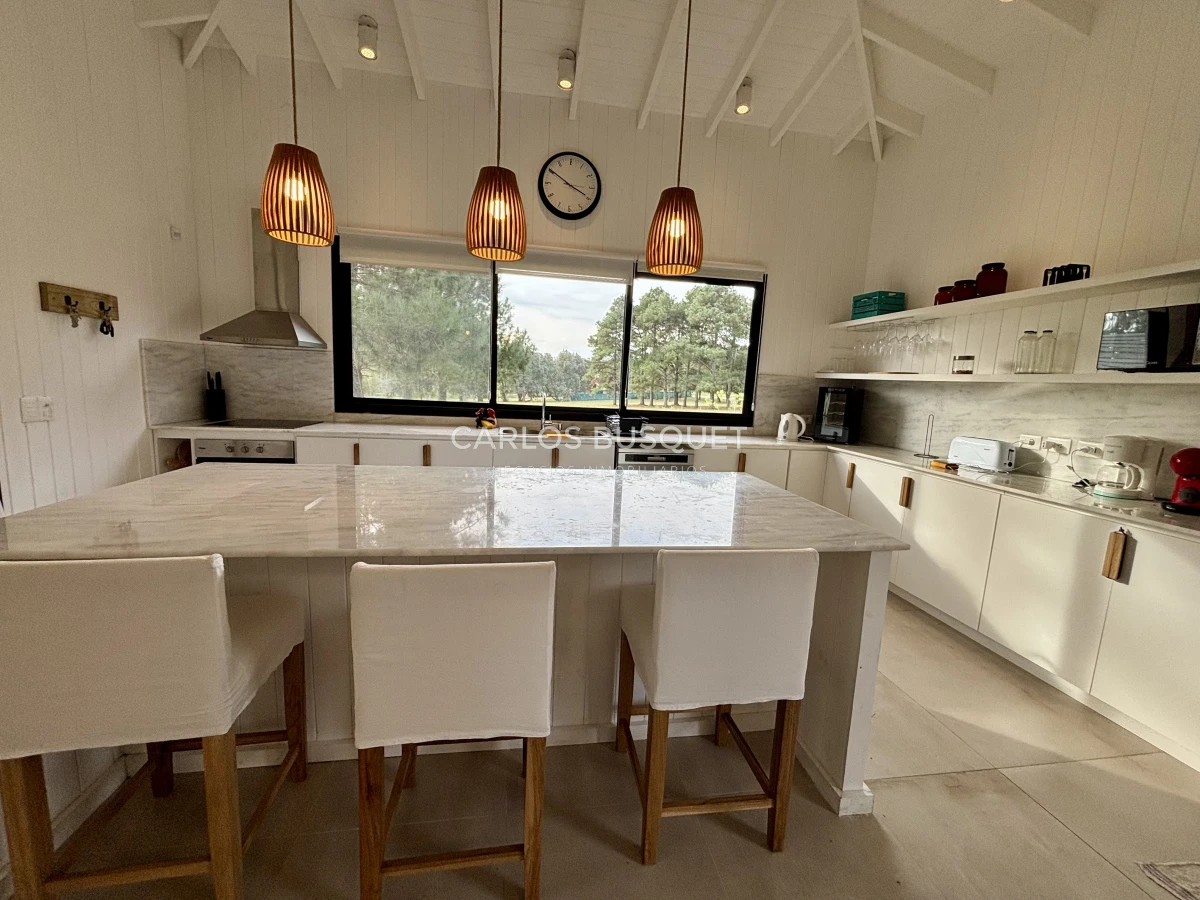 Casa ID.1094 - Casa en venta de 4 dormitorios en la Barra, Barrio Don Miguel 