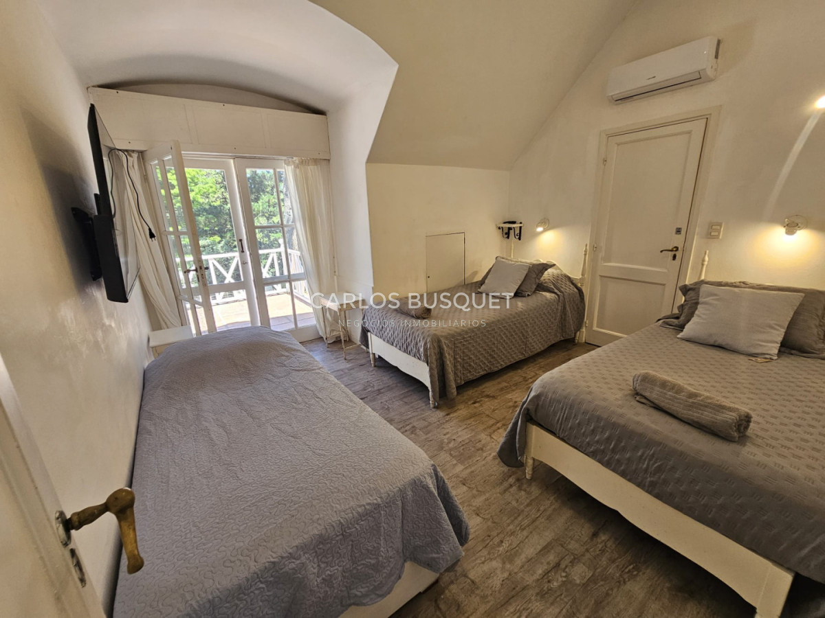 Casa ID.796 - Casa en alquiler temporal 4 dormitorios, Piscina Climatizada Punta Del Este, playa Brava 
