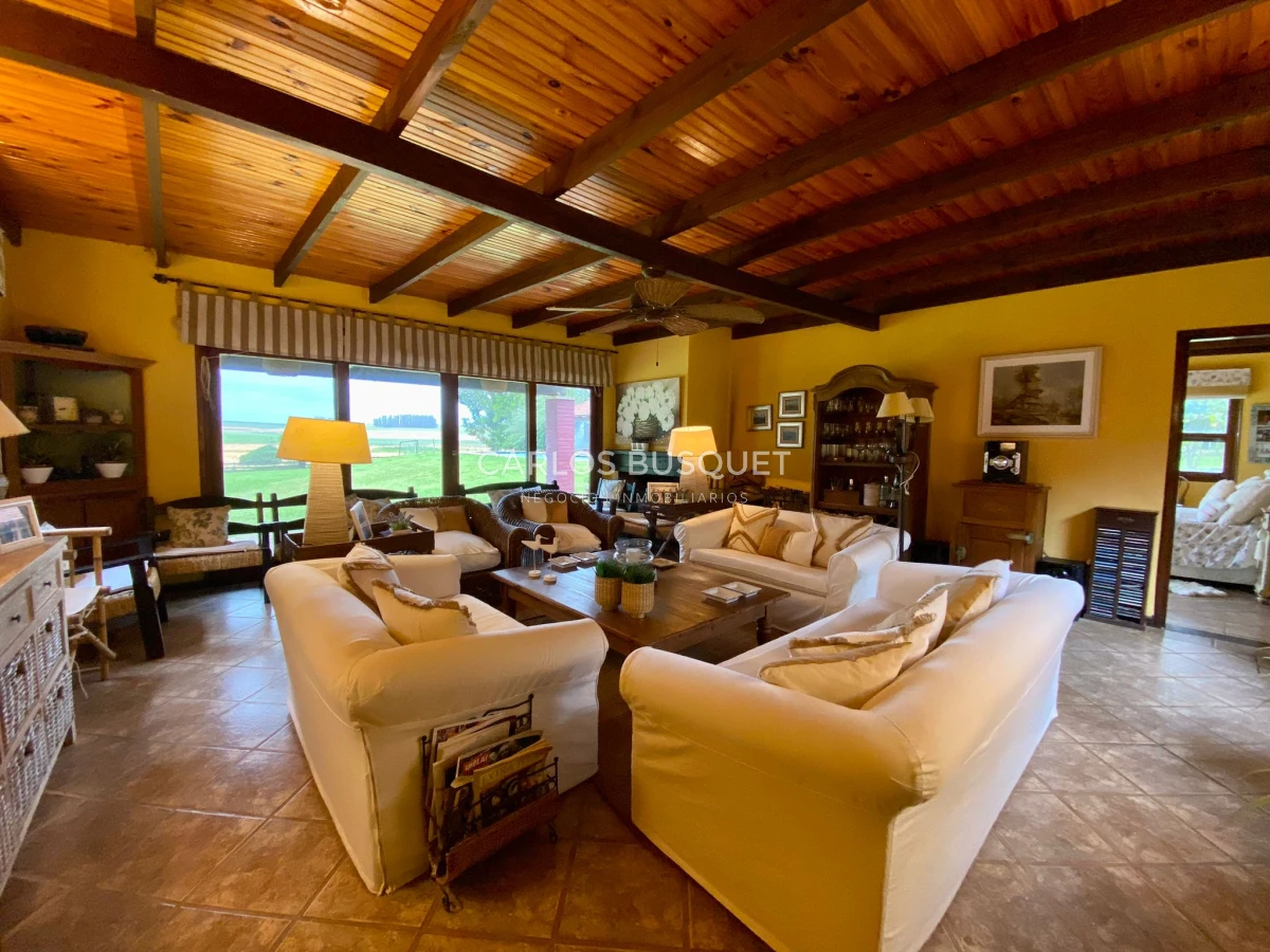 Casa ID.399 - Venta Chacra de 5 hectáreas con casa de 6 dormitorios, en Camino Medellin