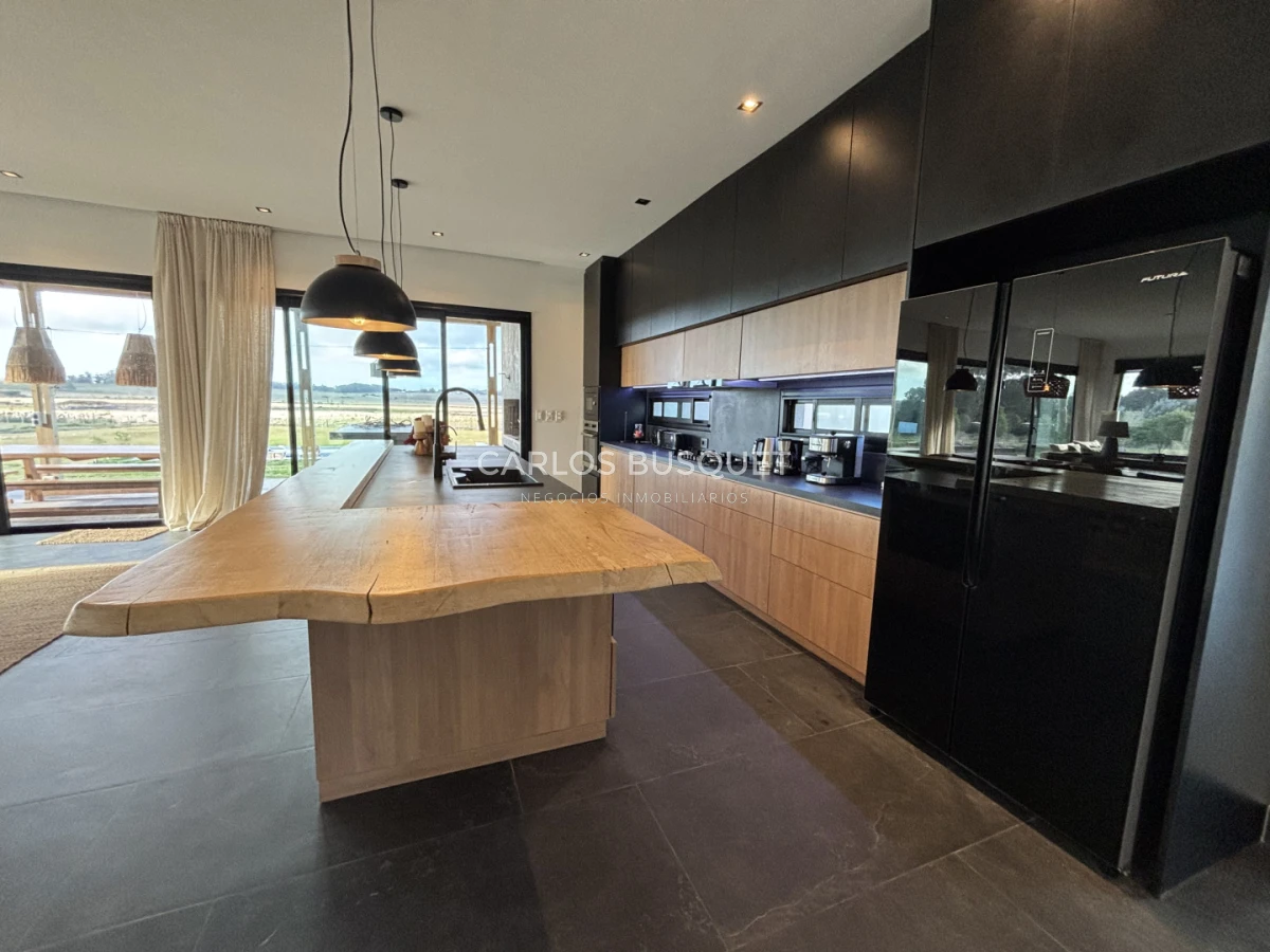 Casa ID.1296 - Chacra en alquiler temporal de 5 dormitorios, en Camino Medellin