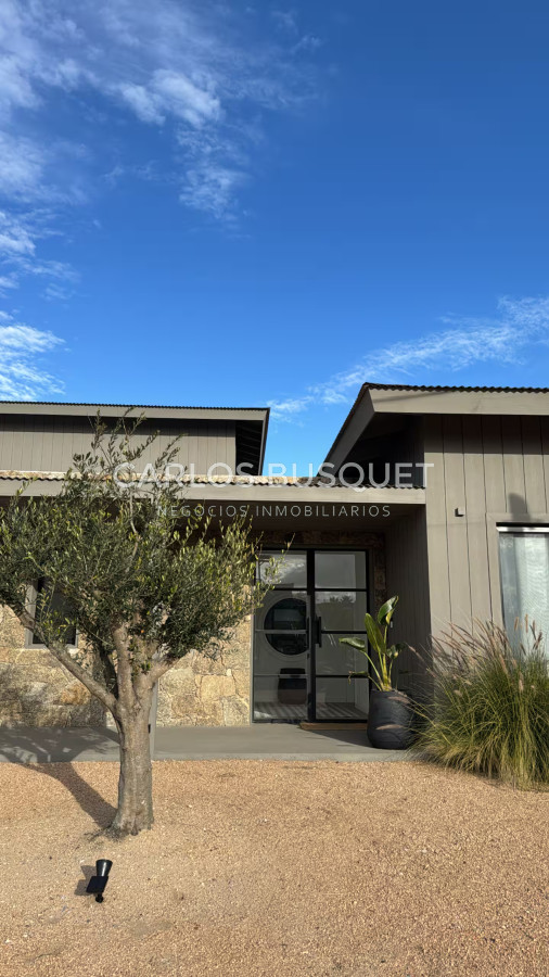 Casa ID.1366 - Casa en venta de 3 dormitorios en suite en La Juanita