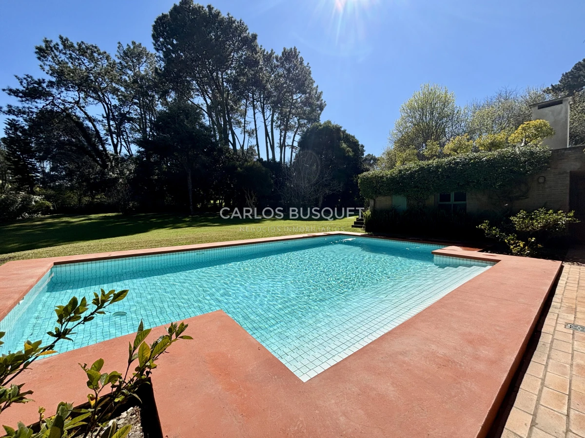 Casa ID.1311 - Venta casa de 5 dormitorios en barrio Golf, Punta del Este
