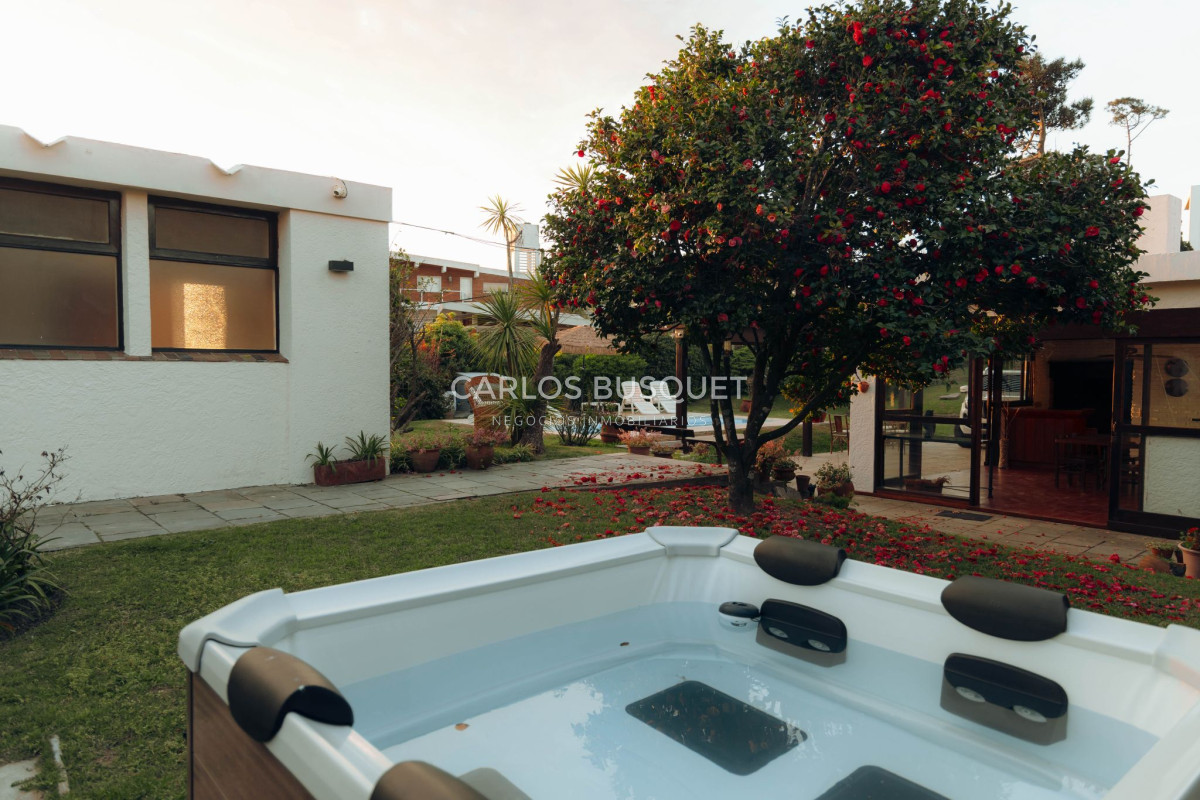 Casa ID.1400 - Hermosa casa en alquiler temporal playa mansa 4 dormitorios