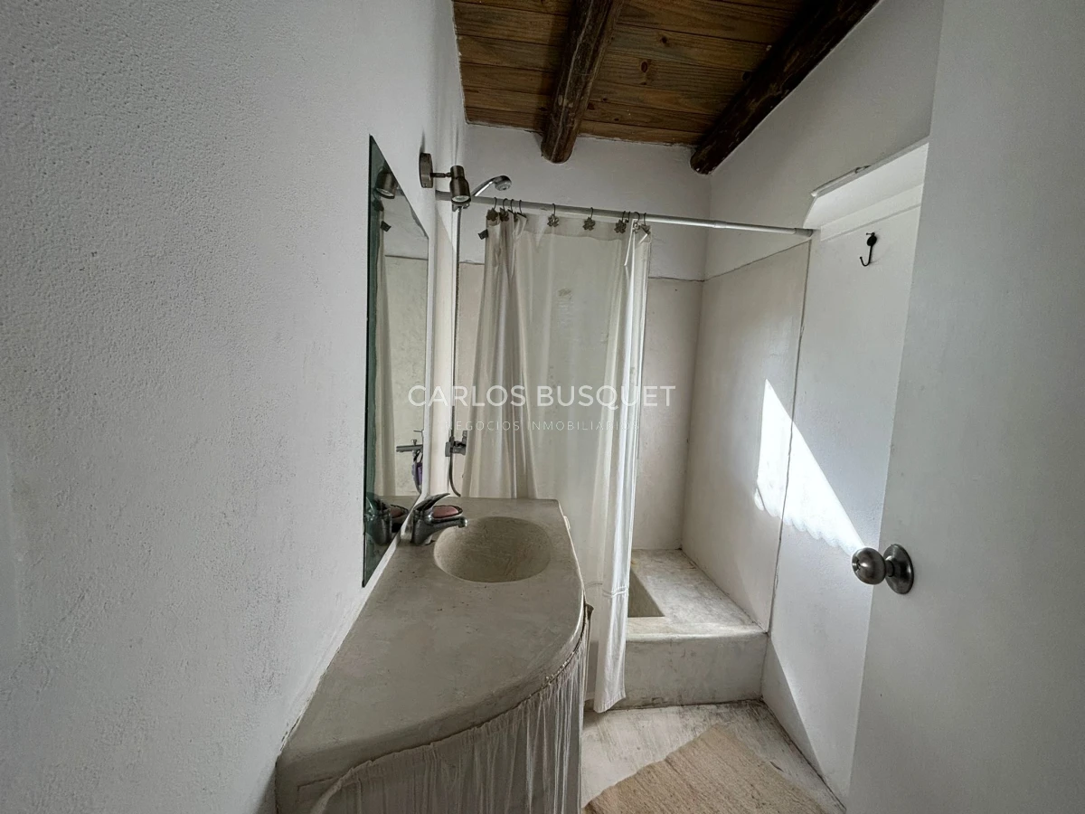 Casa ID.419 - Chacra en venta con casa de 4 dormitorios, en Camino Medellin.