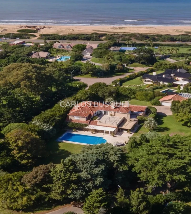 Casa ID.384 - Casa en alquiler temporal, de 6 dormitorios, en Playa  Barava