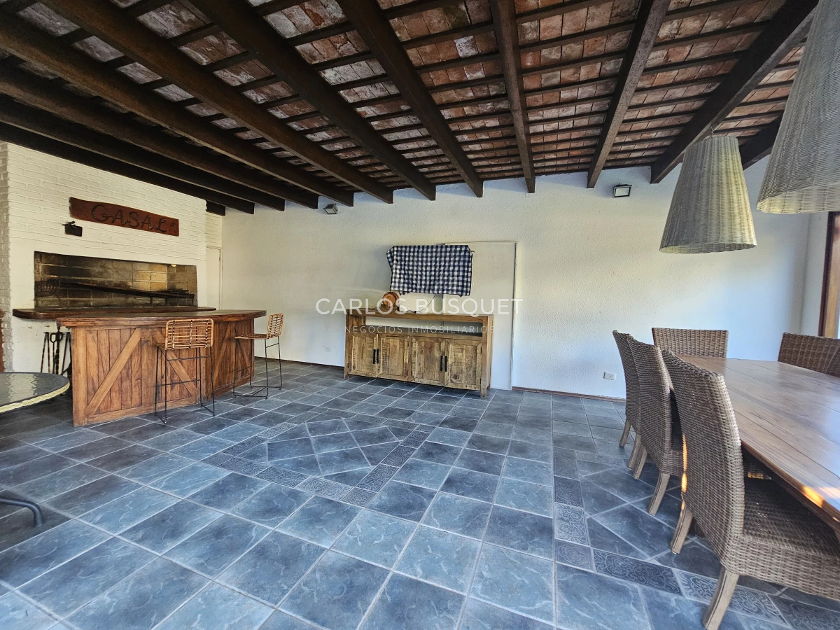 Casa ID.1306 - Casa en venta de 4 dormitorios en Lugano Punta Del Este