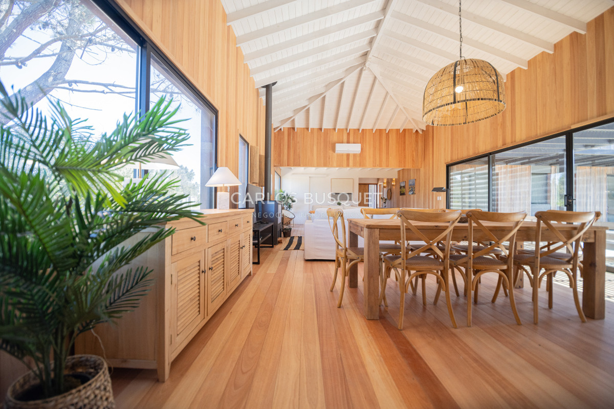 Casa ID.323 - Casa en venta de 4 dormitorios, en Jose Ignacio, Barrio Laguna Escondida