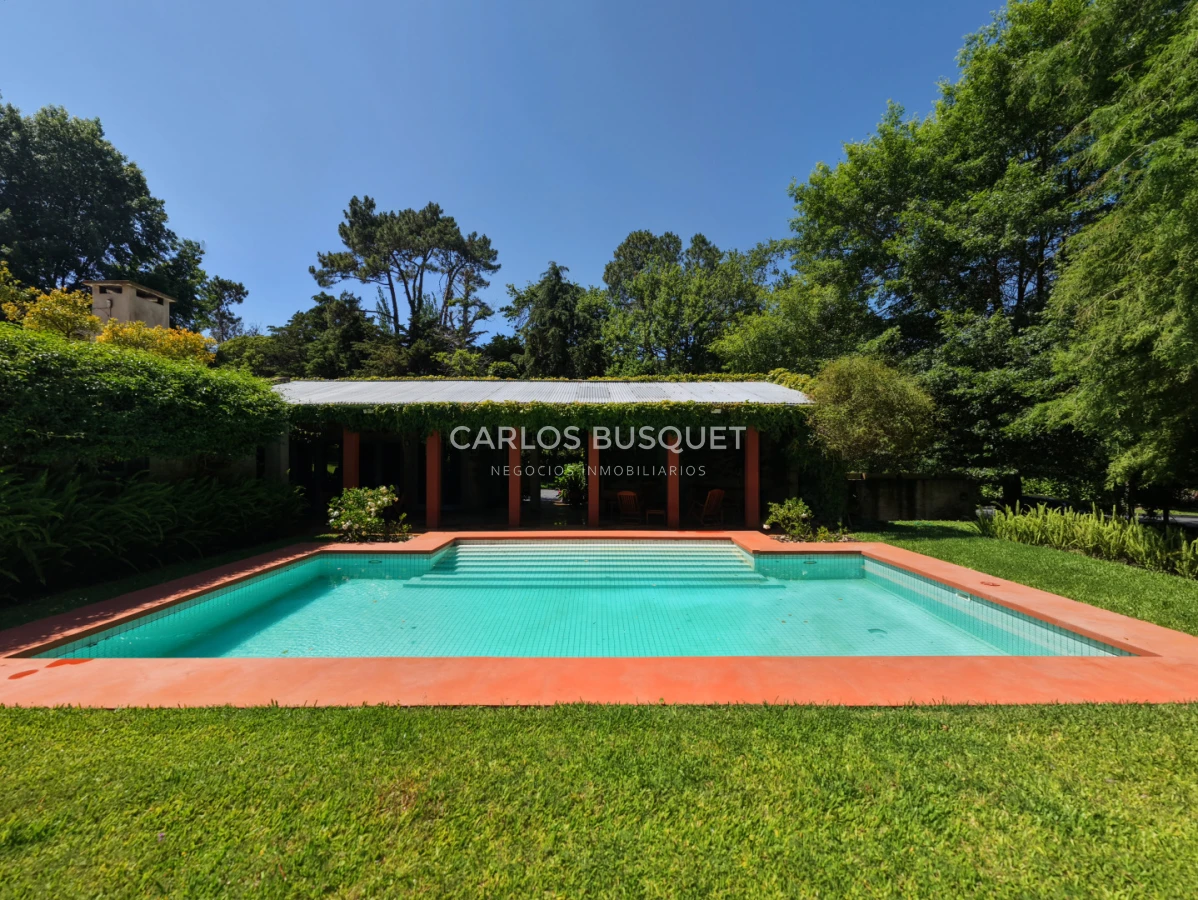 Casa ID.1311 - Venta casa de 5 dormitorios en barrio Golf, Punta del Este