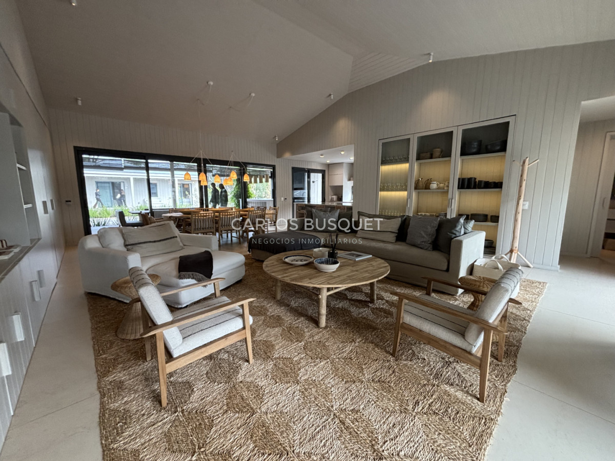 Casa ID.1655 - Casa en venta de 5 dormitorios en suite en Pinar del Faro, José Ignacio