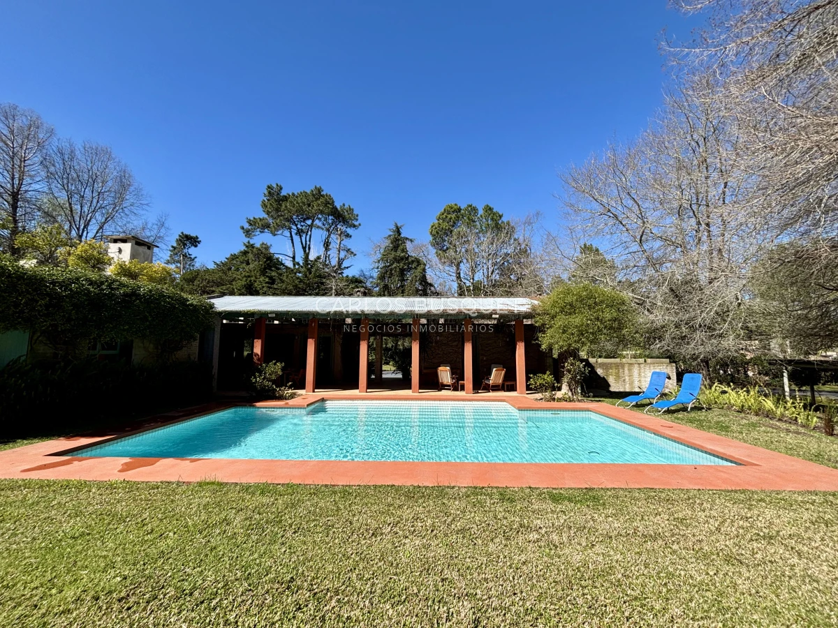 Casa ID.1311 - Venta casa de 5 dormitorios en barrio Golf, Punta del Este