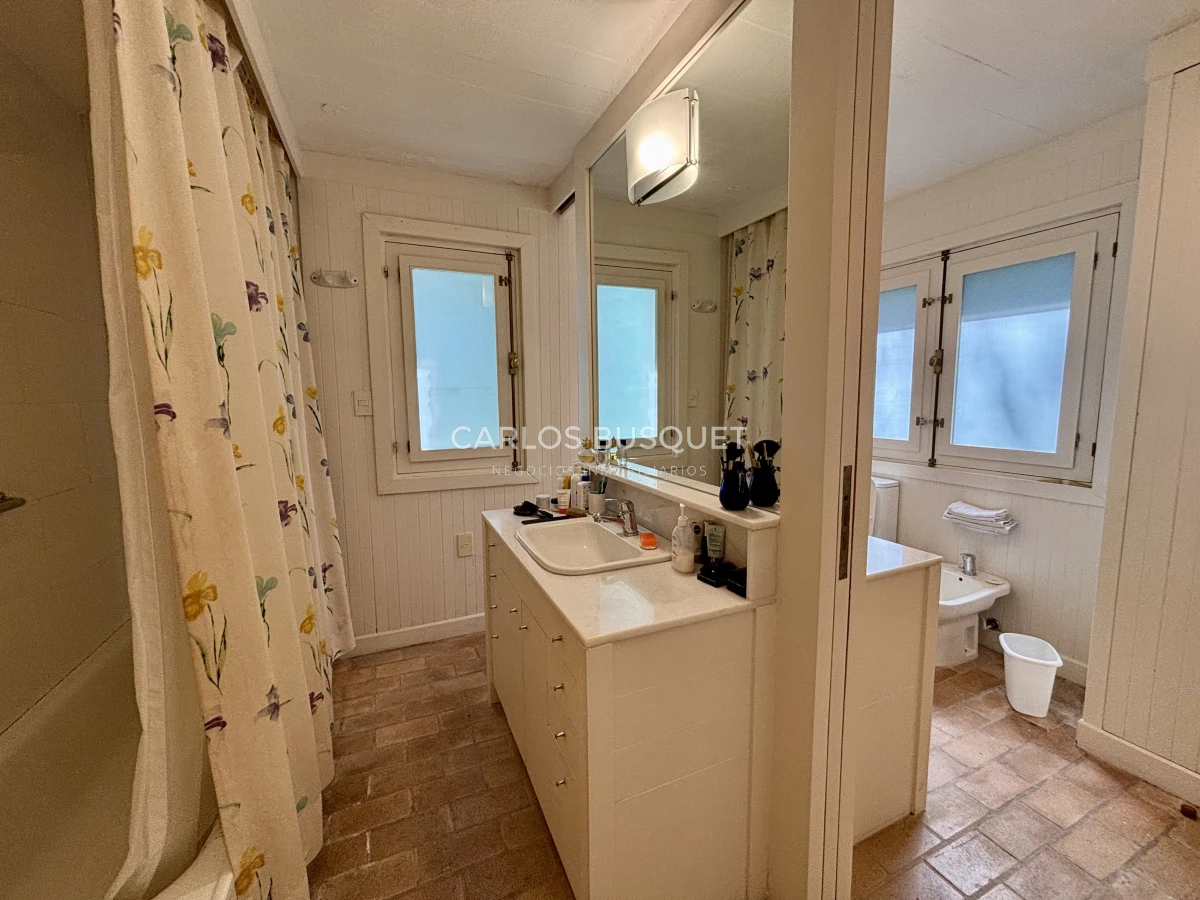 Casa ID.1311 - Venta casa de 5 dormitorios en barrio Golf, Punta del Este