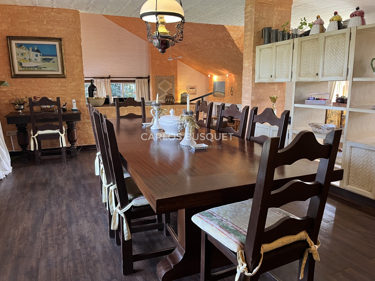 Casa ID.69 - Casa en Venta de 7 dormitorios, en zona del Golf! 