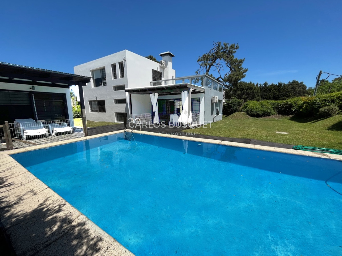 Casa ID.510 - Casa en venta, de 5 dormitorios en Rincón del Indio, Punta del Este.