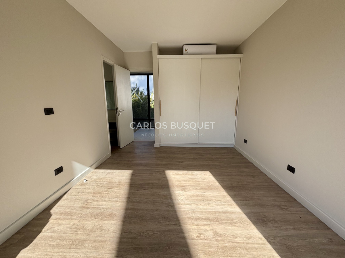 Casa ID.891 - Casa en venta de 4 dormitorios, en barrio cerrado, Rincon del Indio 