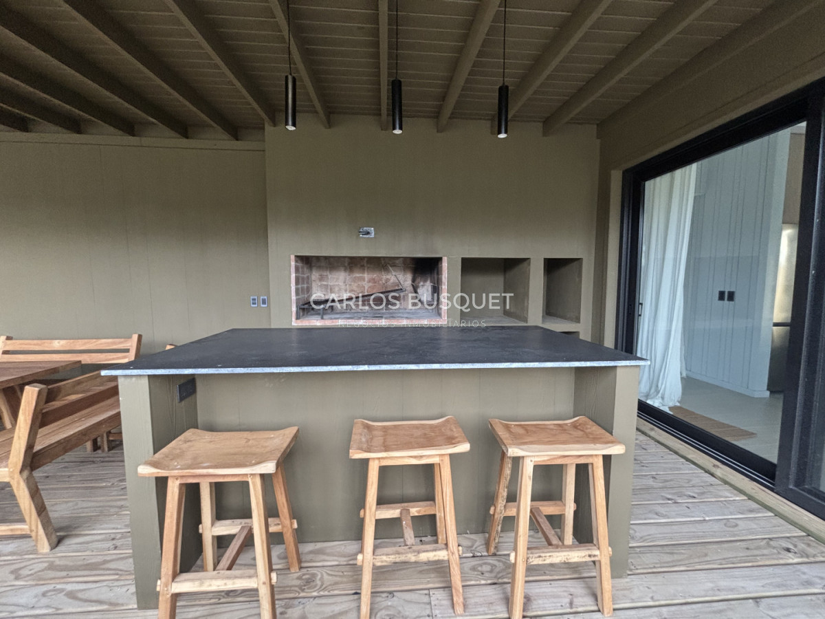 Casa ID.1645 - Venta casa de 4 dormitorios en Puerto Quetzal, La Barra