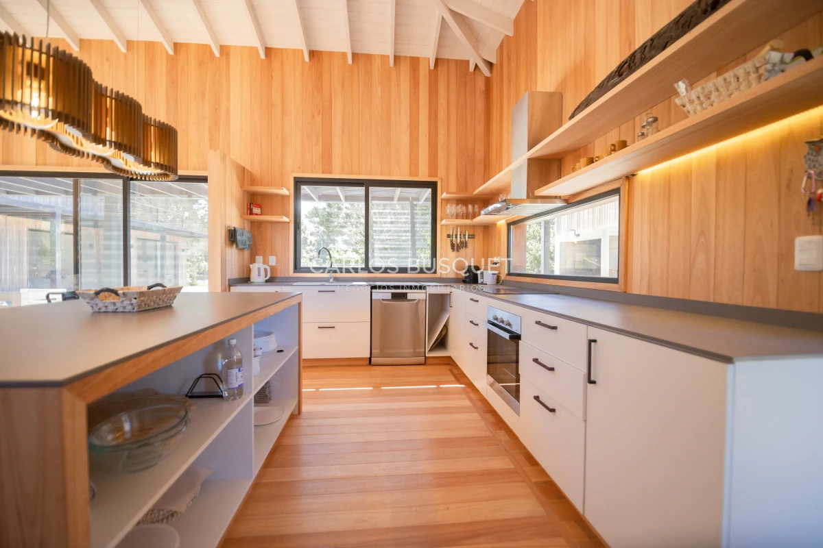 Casa ID.323 - Casa en venta de 4 dormitorios, en Jose Ignacio, Barrio Laguna Escondida