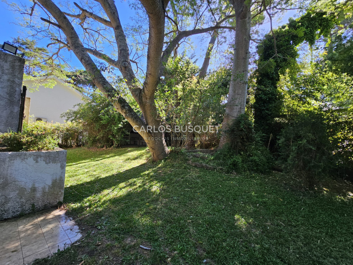 Casa ID.1512 - Casa en venta en barrio Lugano