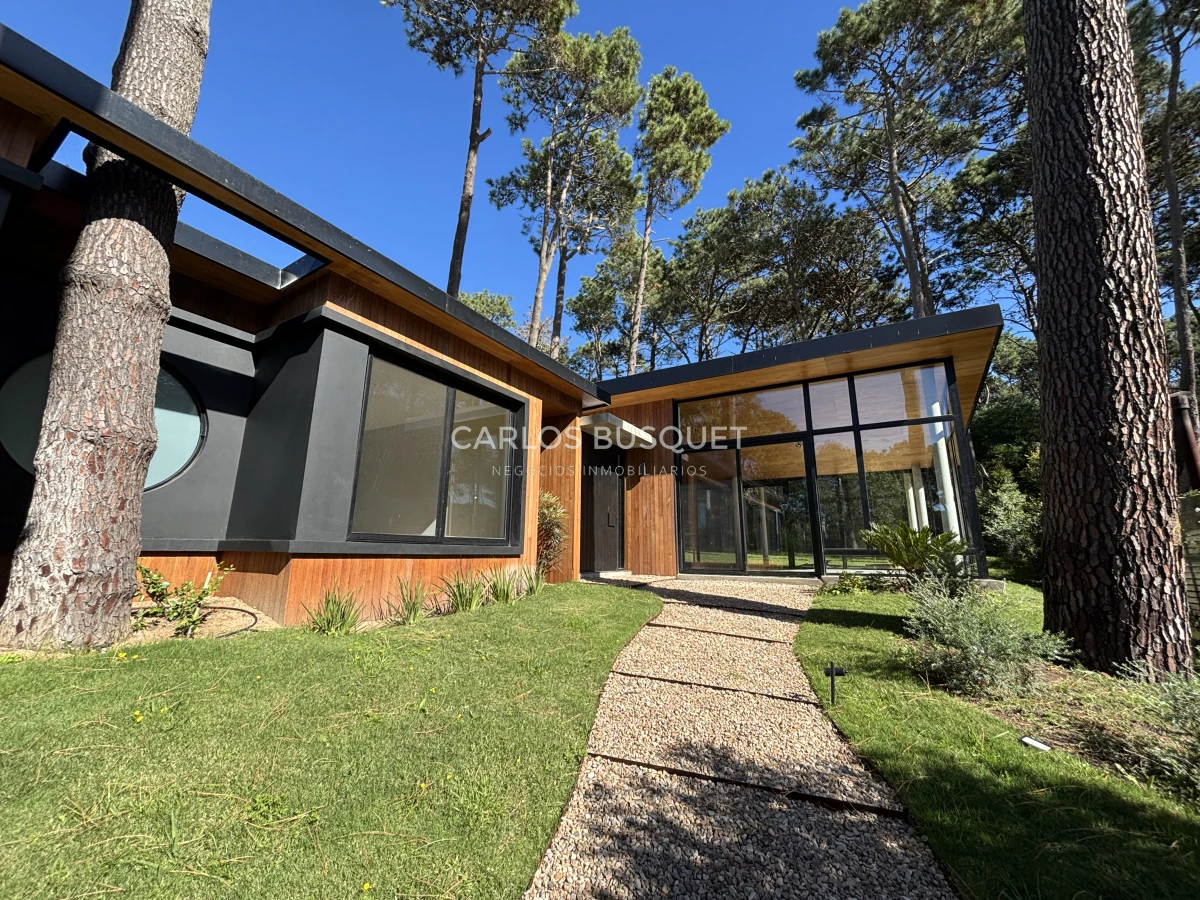 Casa ID.891 - Casa en venta de 4 dormitorios, en Rincon del Indio 