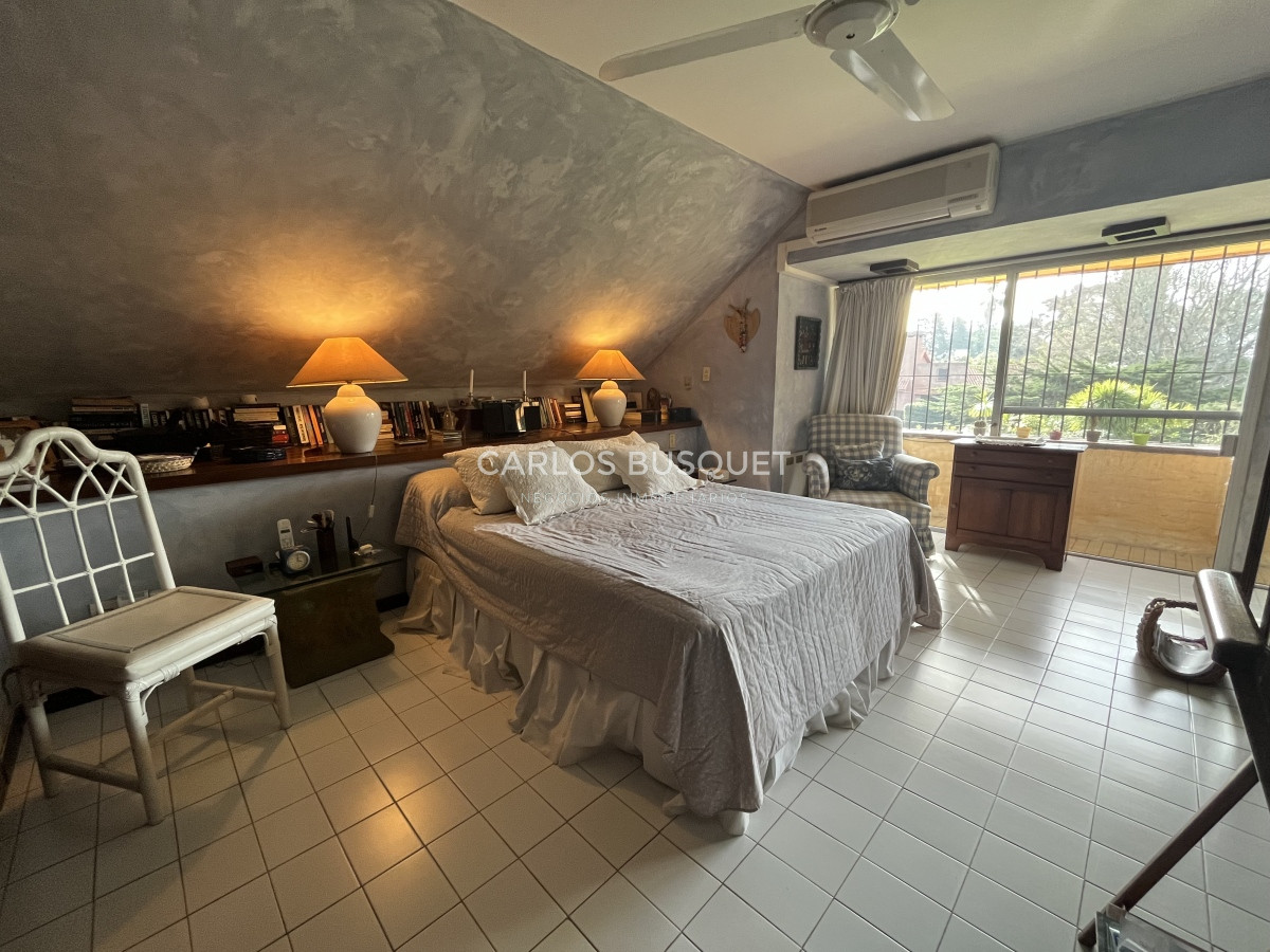 Casa ID.69 - Casa en Venta de 7 dormitorios, en zona del Golf! 