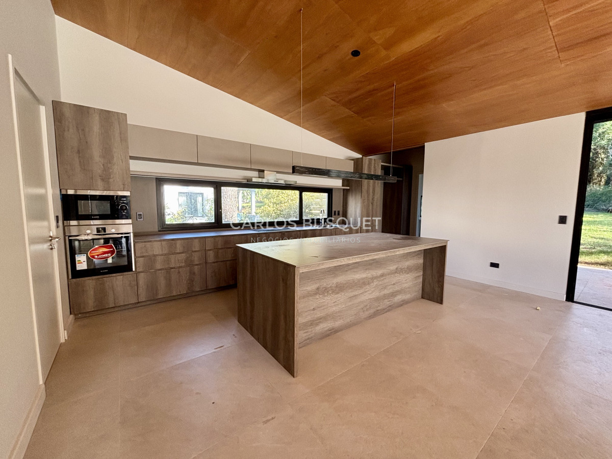 Casa ID.891 - Casa en venta de 4 dormitorios, en barrio cerrado, Rincon del Indio 