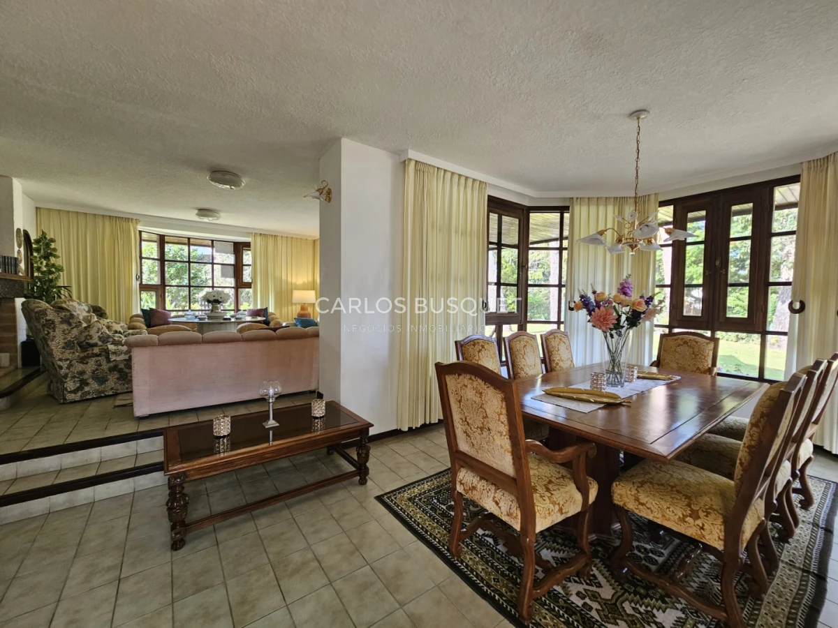 Casa ID.1513 - Gran casa en venta en zona comercial de Lugano San Rafael