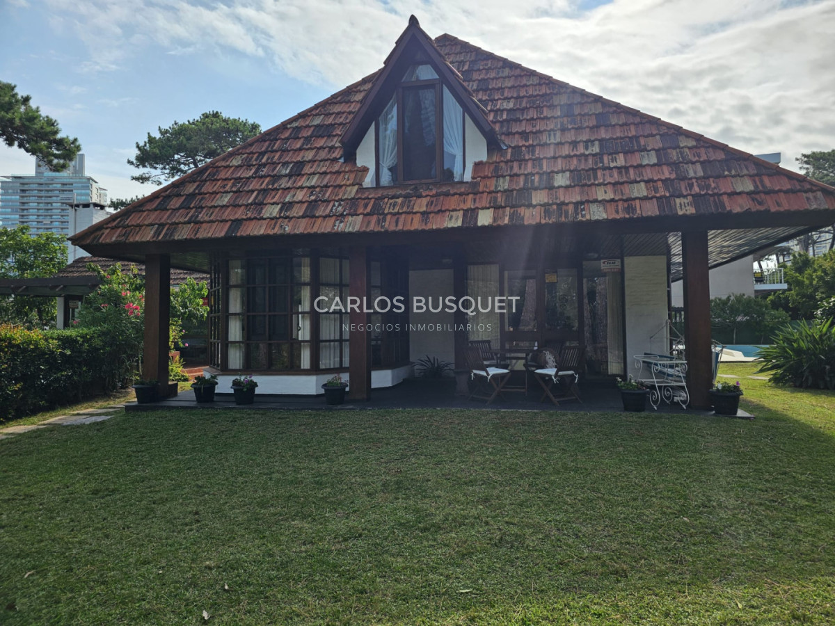 Casa ID.1513 - Gran casa en venta en zona comercial de Lugano San Rafael