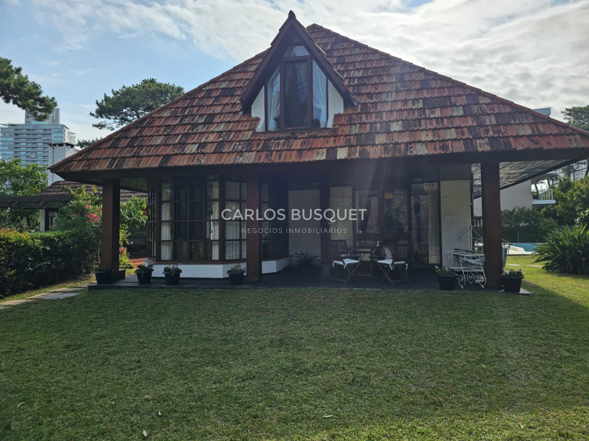 Casa ID.1513 - Gran casa en venta en zona comercial de Lugano San Rafael