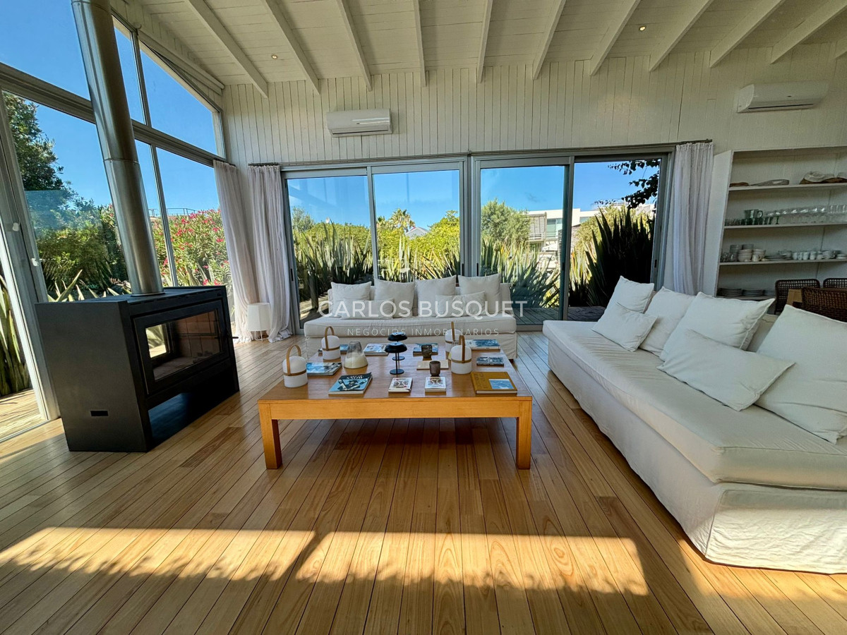 Casa ID.893 - Casa en alquiler temporal en de 4 dormitorios en Club de Mar, Jose Ignacio 
