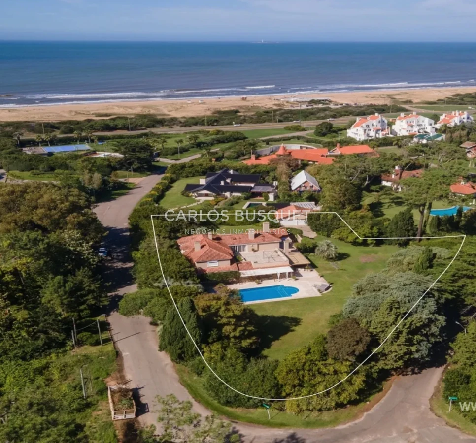 Casa ID.384 - Casa en alquiler temporal, de 6 dormitorios, en Playa  Barava