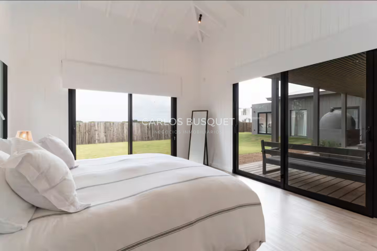 Casa ID.1366 - Casa en venta de 3 dormitorios en suite en La Juanita