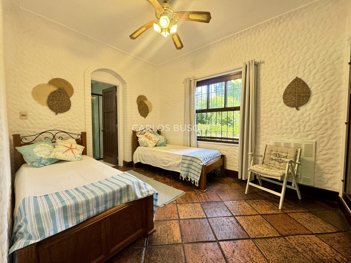 Casa ID.753 - Casa en venta de 6 dormitorios en Playa Mansa